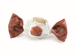 Virginia puha amaretti rumos ízesítéssel, karamellizált mogyoróval és étcsokoládé bevonattal