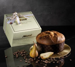 Muzzi körtés panettone csokoládécseppekkel 1kg díszdobozban